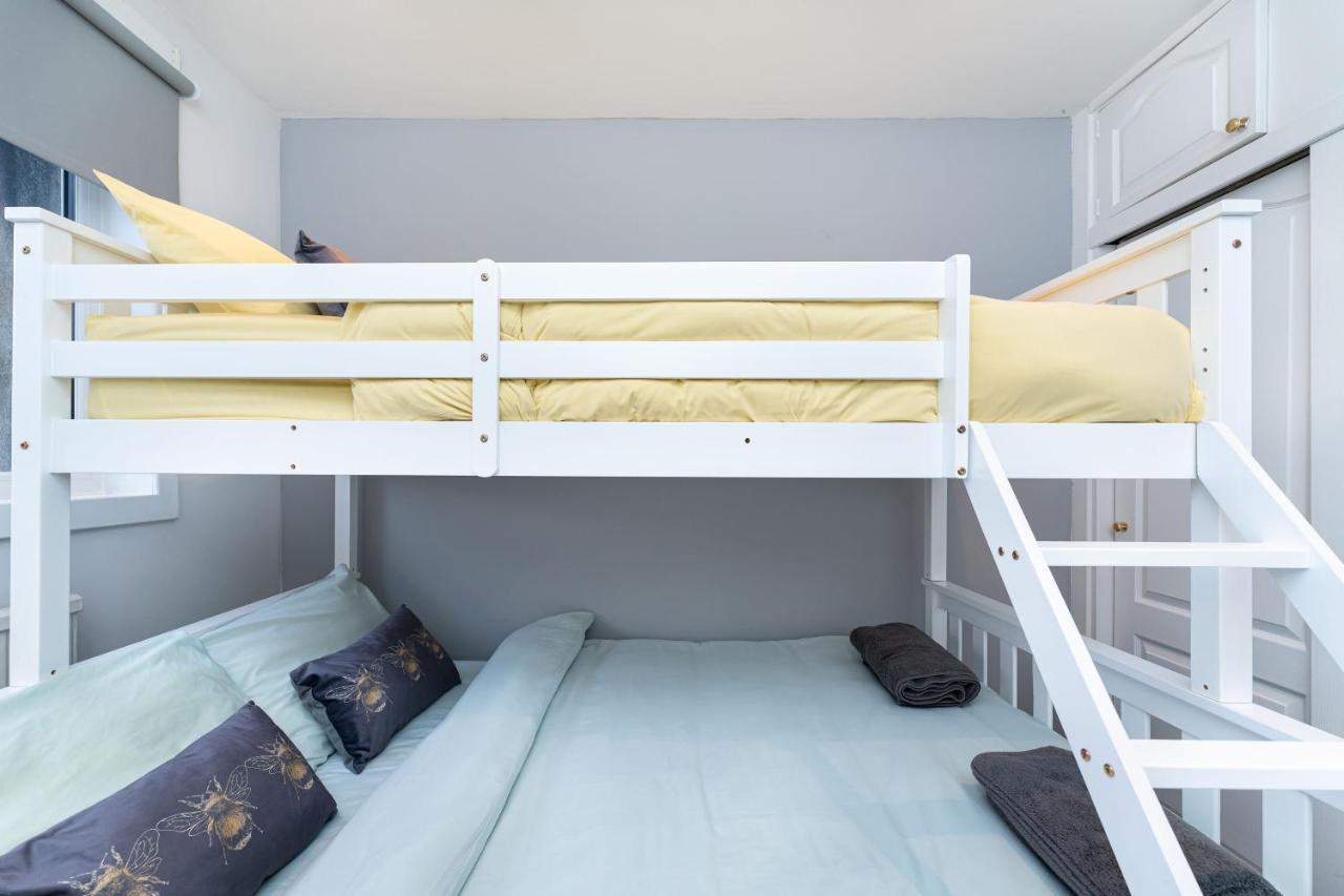 Lovely 3-Bedroom Flat With Free Parking Bridge of Allan Dış mekan fotoğraf